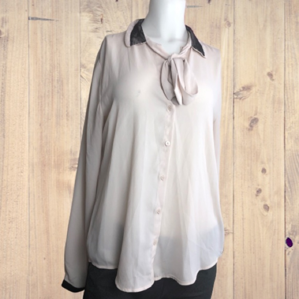 Ann Taylor LOFT Button Down Long Sleeve Size M